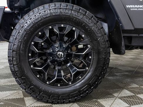 Used 2017 Jeep Wrangler Unlimited Sahara w/ Connectivity Group AWD/4WD image 47