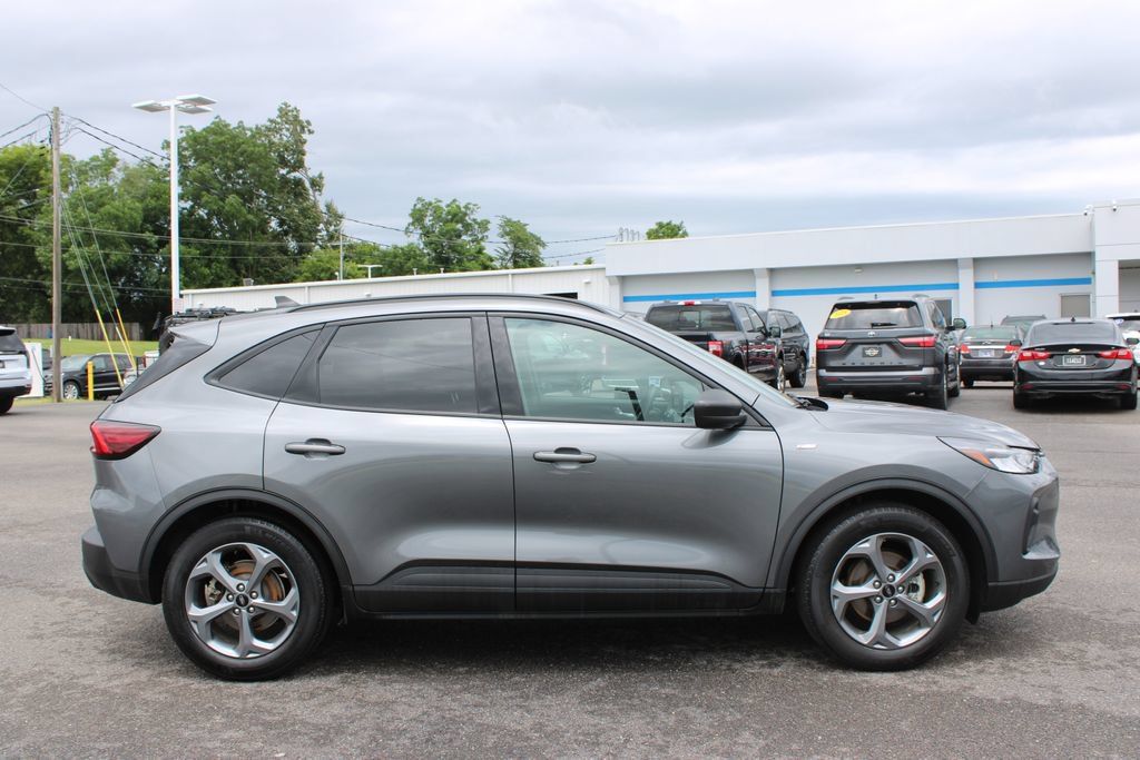 Used 2025 Ford Escape ST-Line FWD image 11