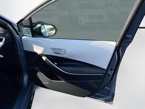 Used 2025 Toyota Corolla SE w/ SE Premium Package FWD image 32