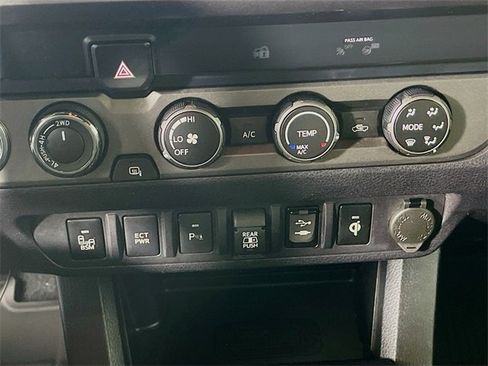 Used 2019 Toyota Tacoma TRD Sport w/ Technology Package image 16