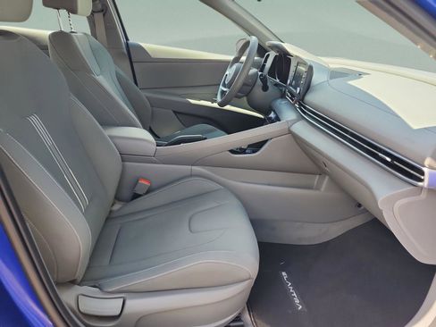 Certified 2023 Hyundai Elantra SEL image 18