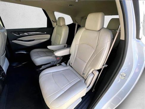Used 2020 Buick Enclave Essence image 28