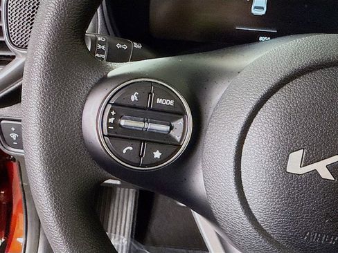 Used 2023 Kia Soul LX w/ LX Technology Package image 19