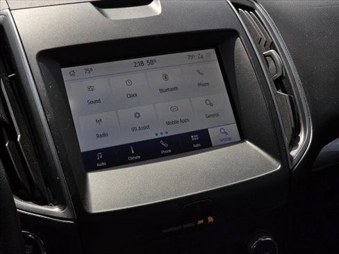 Used 2020 Ford Edge SE image 18