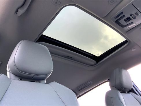 Used 2025 Toyota Sienna XLE w/ XLE Plus Package image 14