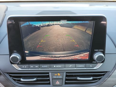 Used 2024 Nissan Altima 2.5 SV image 14