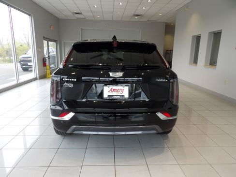 Used 2025 Cadillac Optiq Luxury 2 w/ LPO, Floor Liner Package AWD/4WD image 5