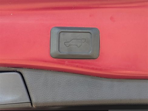 Used 2022 Toyota RAV4 XLE Premium image 13