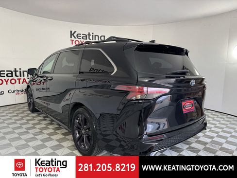 Certified 2023 Toyota Sienna XSE image 8
