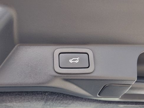 Used 2019 Land Rover Range Rover Sport SVR image 34