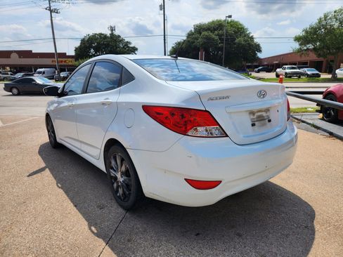 Used 2014 Hyundai Accent GLS w/ Option Group 2 FWD image 3