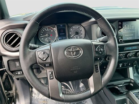 Used 2021 Toyota Tacoma TRD Sport image 11