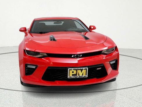 Used 2017 Chevrolet Camaro SS image 2
