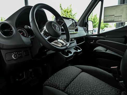 New 2025 Mercedes-Benz Sprinter 2500 image 8