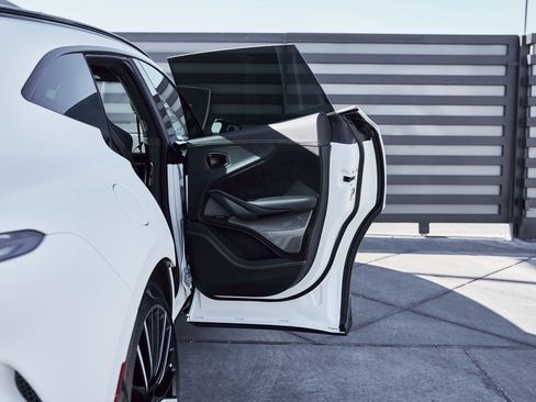 Used 2025 Aston Martin DBX 707 image 27