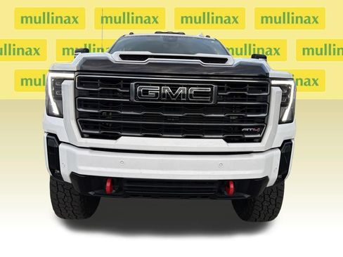 Used 2025 GMC Sierra 2500 AT4 w/ AT4 Premium Plus Package AWD/4WD image 3