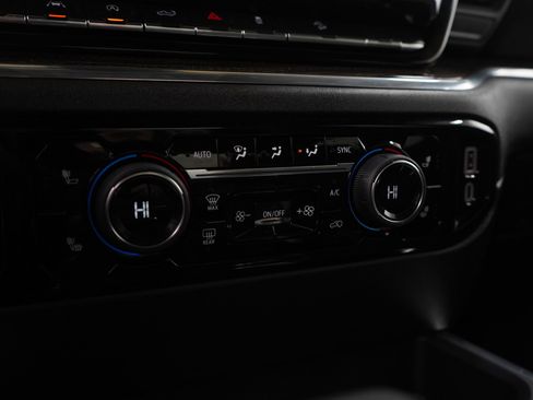 Used 2023 Chevrolet Silverado 1500 LT w/ Z71 Off-Road Package image 21