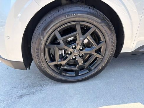 Used 2025 Kia Carnival SX w/ SX Dark Edition Package FWD image 9