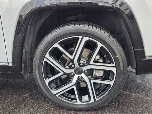 Certified 2025 Jeep Compass Limited w/ Elite Group AWD/4WD image 9