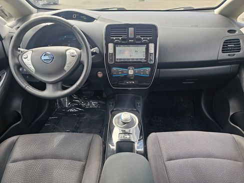 Used 2017 Nissan Leaf SV FWD image 9