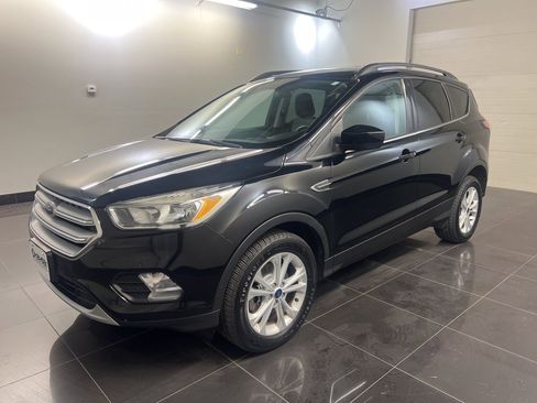 Certified 2018 Ford Escape SE w/ SE Sync 3 Package image 3