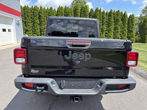 Used 2023 Jeep Gladiator Sport AWD/4WD image 4