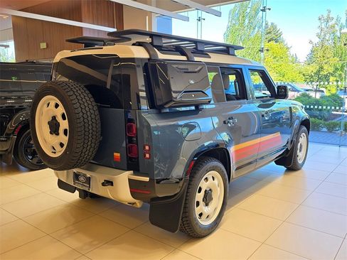 New 2025 Land Rover Defender 110 S image 6