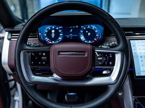 Used 2025 Land Rover Range Rover Autobiography AWD/4WD image 6
