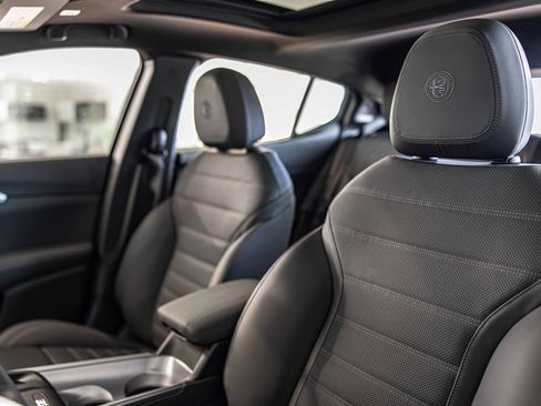 New 2025 Alfa Romeo Tonale w/ Premium Package image 17