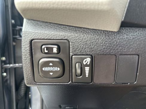 Used 2015 Toyota Corolla L image 27