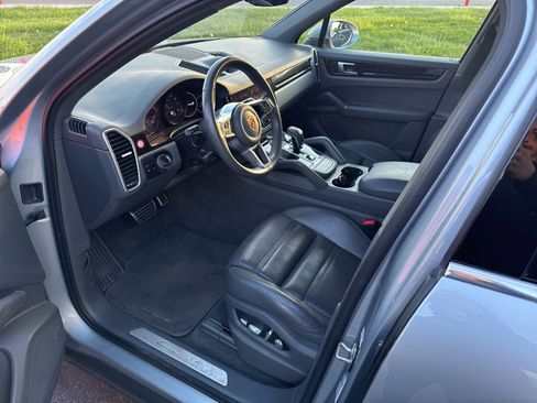 Used 2021 Porsche Cayenne S image 12