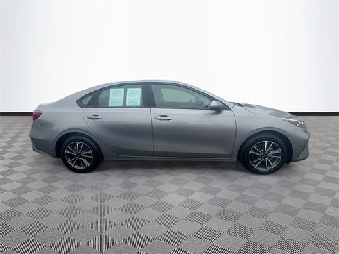 Used 2022 Kia Forte LXS image 8