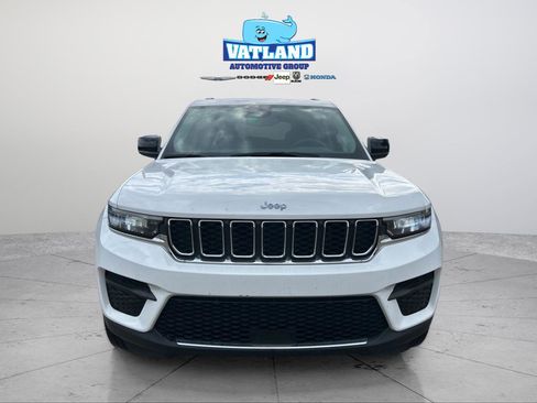 Certified 2023 Jeep Grand Cherokee Laredo image 32