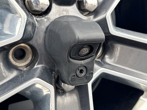 Used 2018 Jeep Wrangler Unlimited Sahara w/ Uconnect 4C Nav & Sound Group image 10