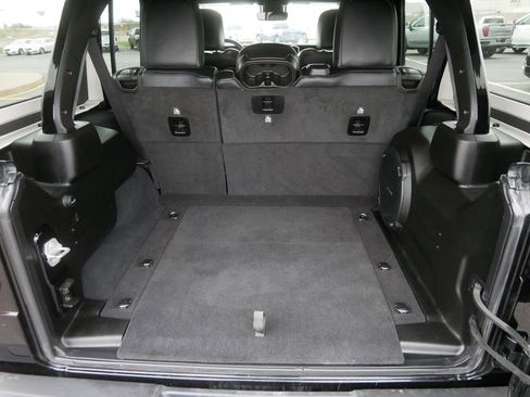 Used 2024 Jeep Wrangler Unlimited Rubicon AWD/4WD image 11