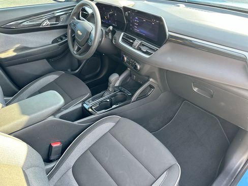 Used 2024 Chevrolet TrailBlazer LS w/ LS Convenience Package image 9