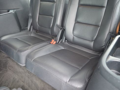 Used 2018 Ford Explorer XLT w/ Equipment Group 202A FWD image 17