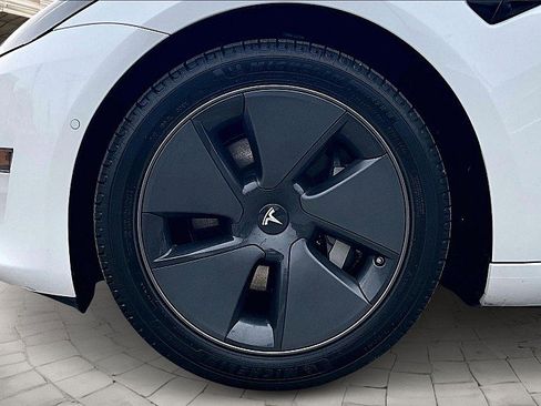 Used 2021 Tesla Model 3 Standard Range Plus image 8