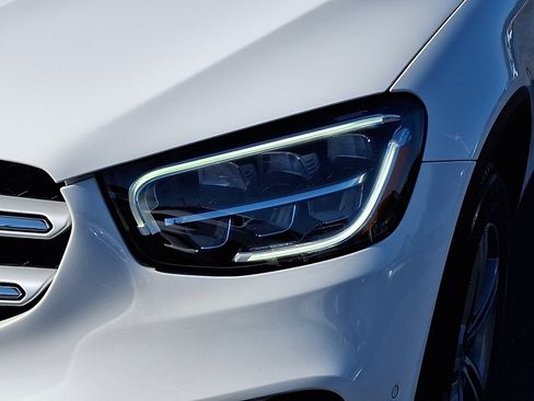 Used 2021 Mercedes-Benz GLC 300 4MATIC image 9