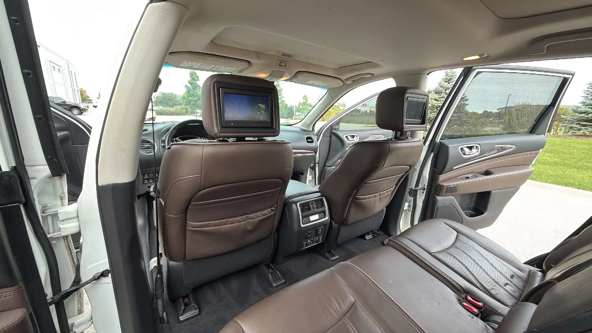 Used 2015 INFINITI QX60 Luxe w/ Deluxe Touring Package AWD/4WD image 38