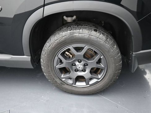 Used 2025 Honda Pilot TrailSport image 15