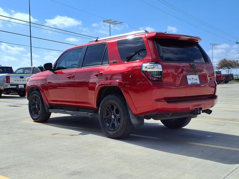 Used 2022 Toyota 4Runner SR5 RWD image 7