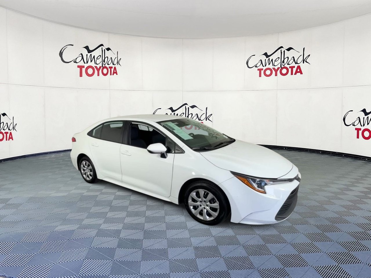 Used 2025 Toyota Corolla LE FWD image 5