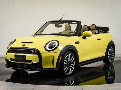 Used 2023 MINI Cooper S w/ Signature Upholstery Package image 2