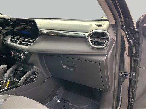 Used 2025 Chevrolet TrailBlazer LT AWD/4WD image 18
