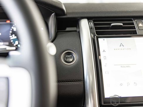 Used 2024 Land Rover Discovery S image 26