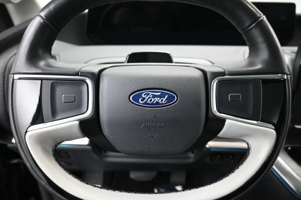 Used 2025 Ford Expedition Platinum w/ Driver's Package AWD/4WD image 13