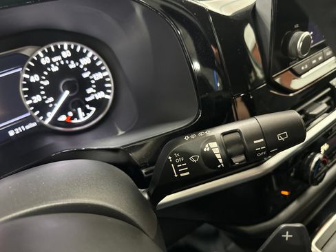 Used 2025 Nissan Pathfinder SV AWD/4WD image 42