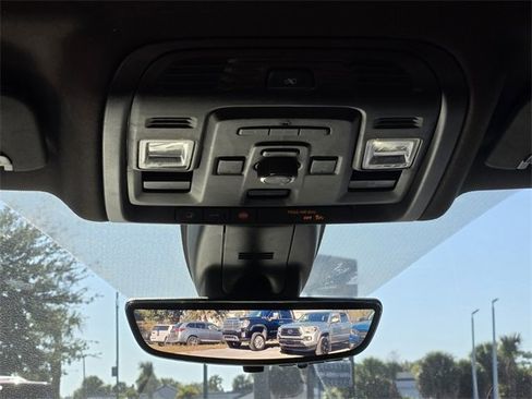 Used 2021 GMC Yukon XL Denali w/ Denali Premium Package image 13