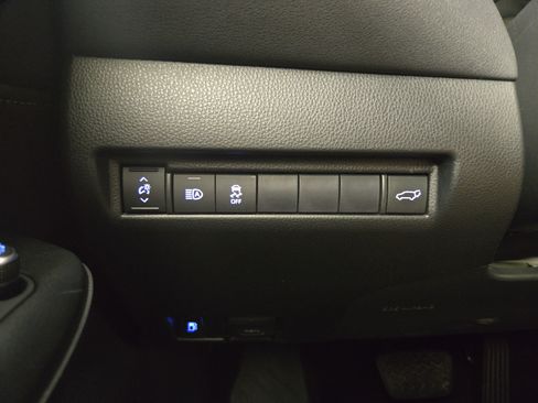 Used 2021 Toyota Venza LE w/ Carpet Mat Package (TMS) AWD/4WD image 29